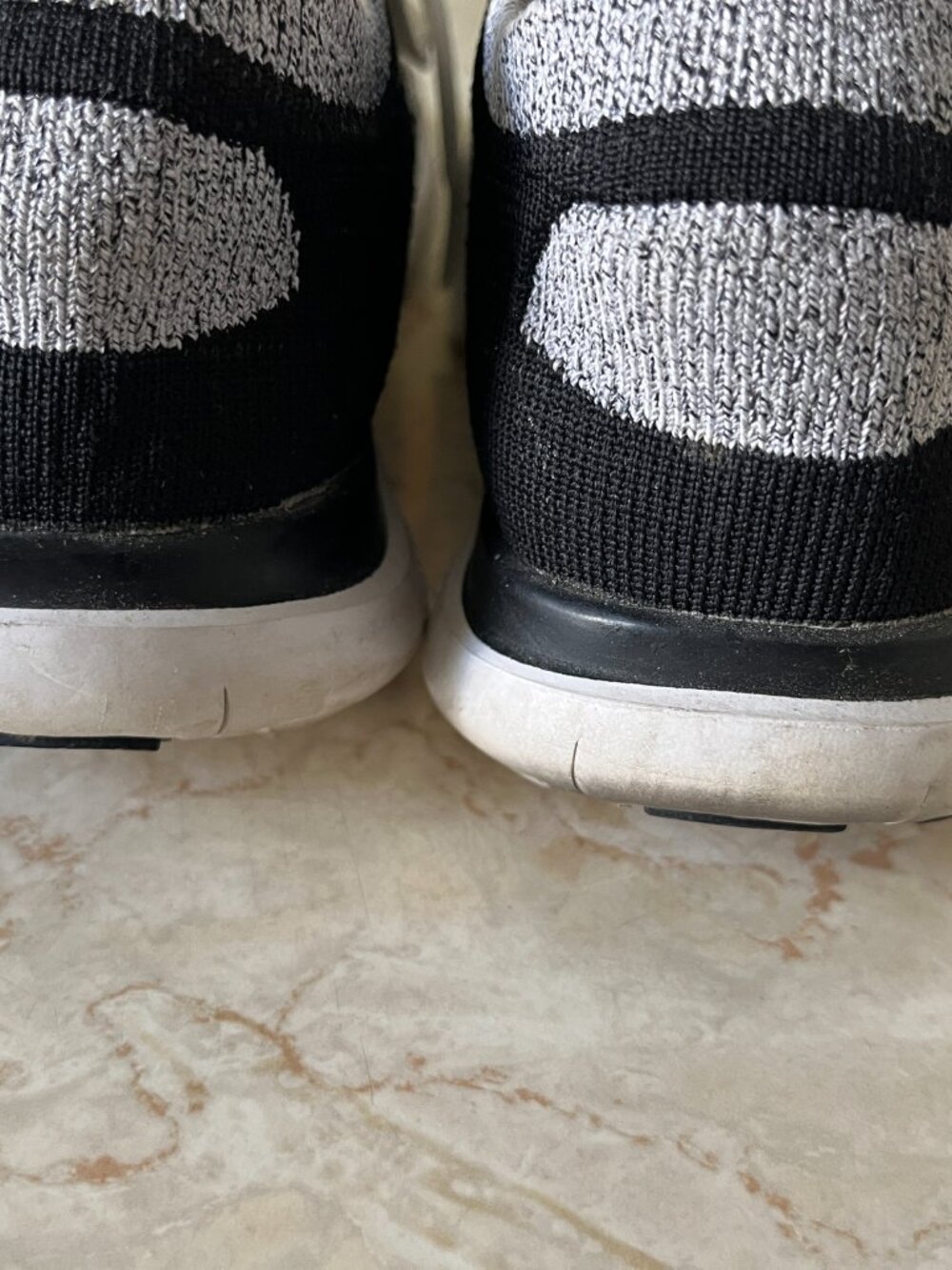 Nike Sz 8 Women's Flyknit 4.0 Oreo Black and White Knit Sneaker 2014 - Picture 7 of 15